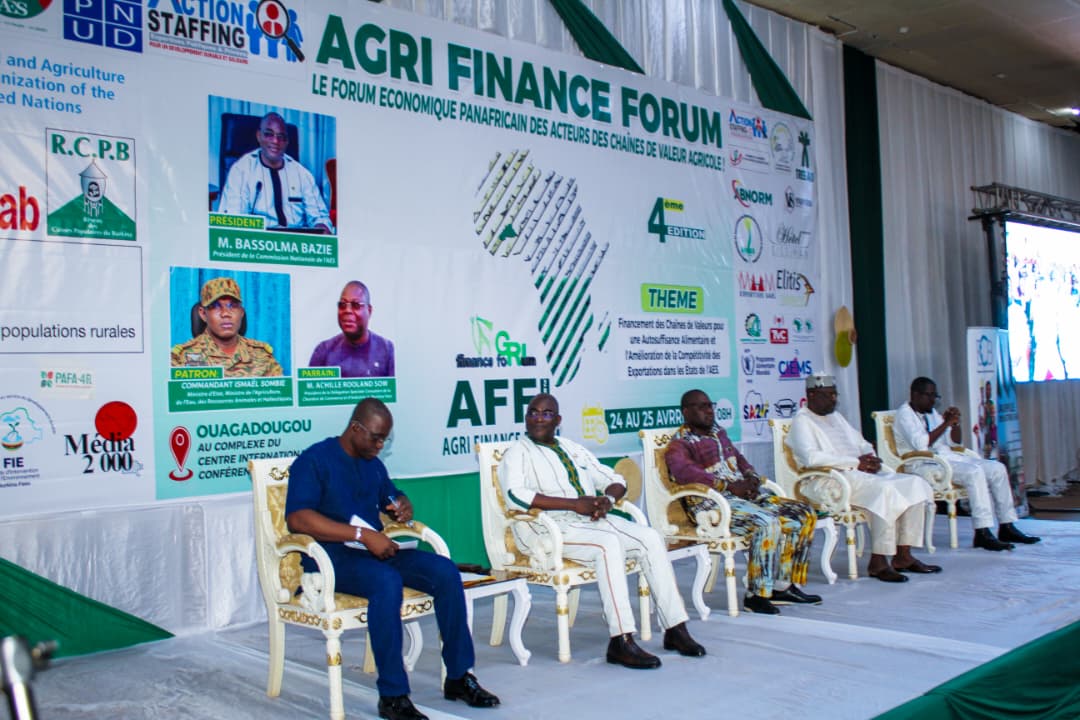 Marché agricole africain avec produits frais